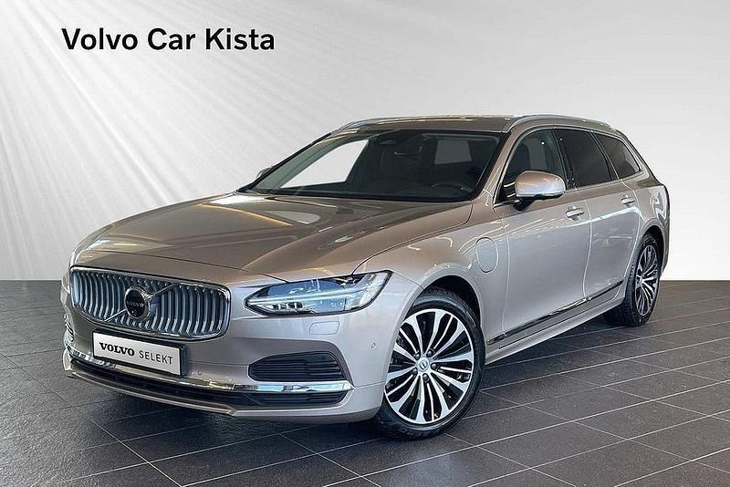 Grå Begagnad 2024 Volvo V90 Core Kombi | 494 900 kr (Marknadspris) - Bild 1/3