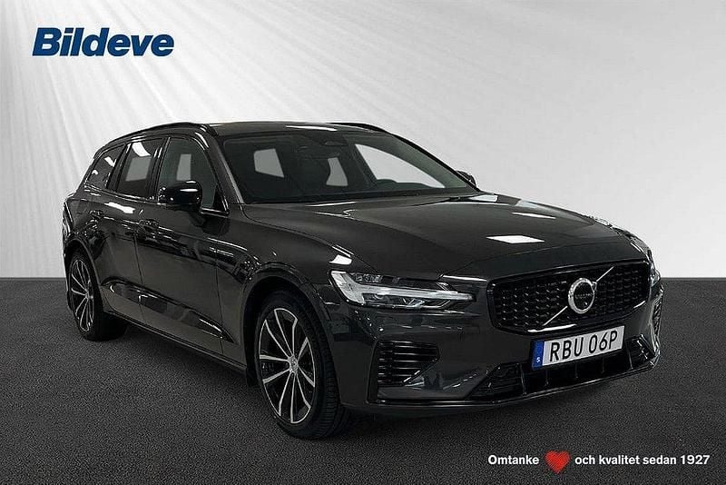Grå Begagnad 2025 Volvo V60 Plus Kombi | 479 900 kr (Marknadspris) - Bild 1/4