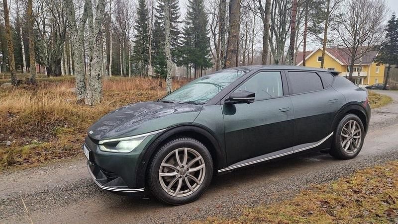 Mörkgrön metallic Begagnad 2023 Kia EV6 SUV | 329 000 kr (Marknadspris) - Bild 1/4