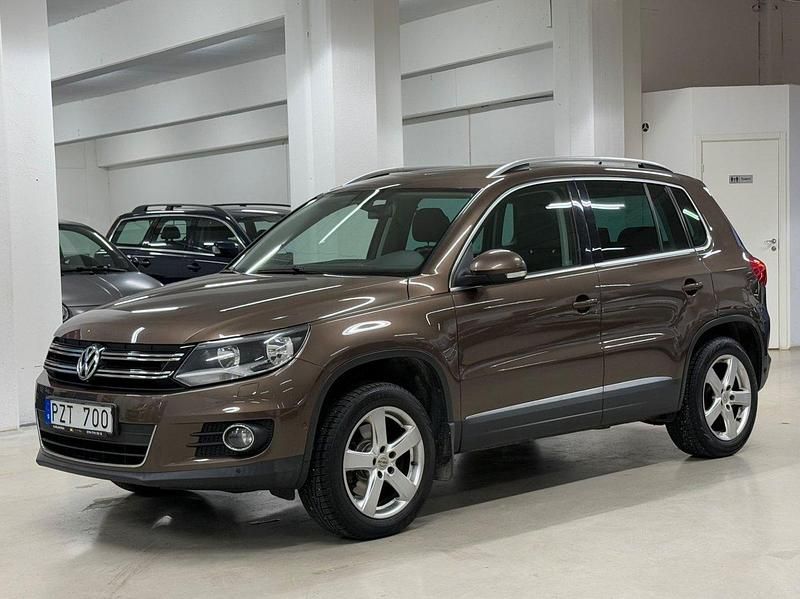 Brun Begagnad 2011 VW Tiguan SUV | 119 900 kr (Lite dyr) - Bild 1/4