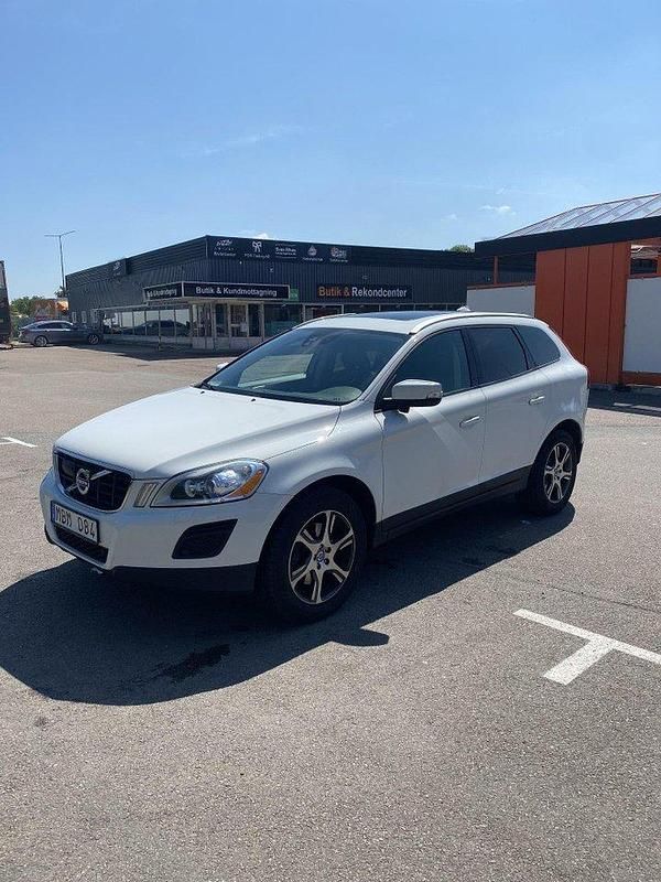 Vit Begagnad 2012 Volvo XC60 Summum SUV | 136 000 kr (Marknadspris) - Bild 1/4