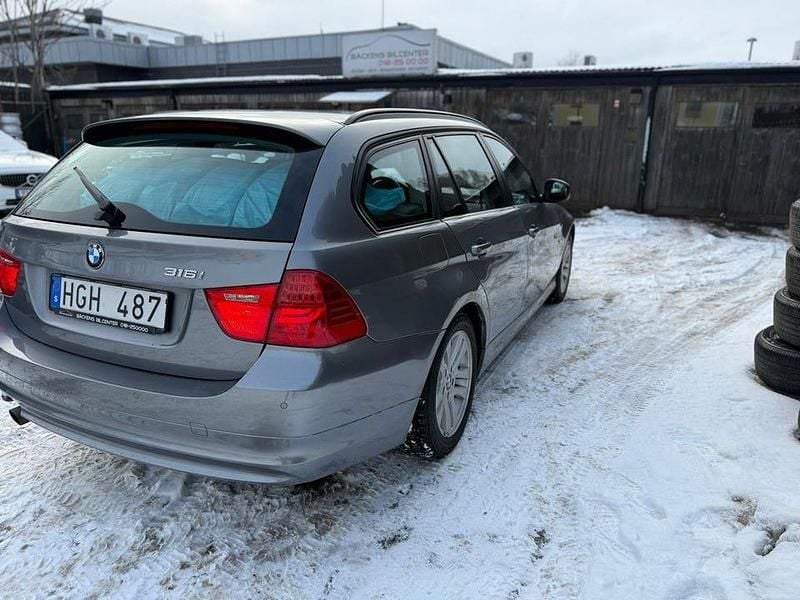 Begagnad BMW 316 Comfort Edition 122 HK (89 kW) 2010 Grå Kombi