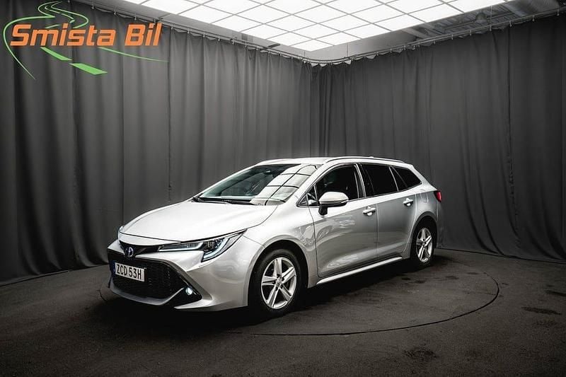 Silver Begagnad 2022 Toyota Corolla Style Kombi | 234 900 kr (Marknadspris) - Bild 1/3