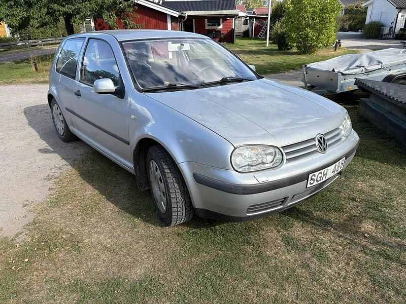 Silver Begagnad 2001 VW Golf IV Basis Halvkombi | 15 000 kr (Marknadspris) - Bild 1/1