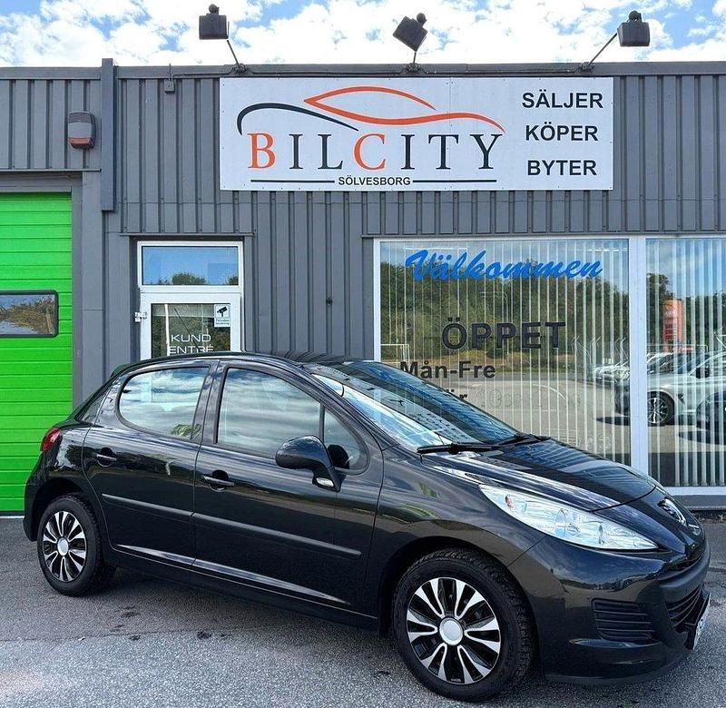 Svart Begagnad 2010 Peugeot 207 Halvkombi | 49 900 kr (Marknadspris) - Bild 1/4
