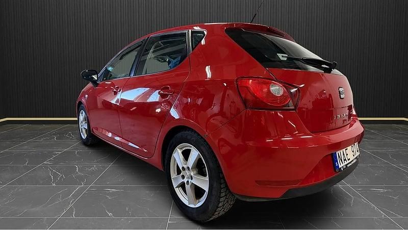 Begagnad Seat Ibiza Style 105 HK (77 kW) 2012 Röd Halvkombi