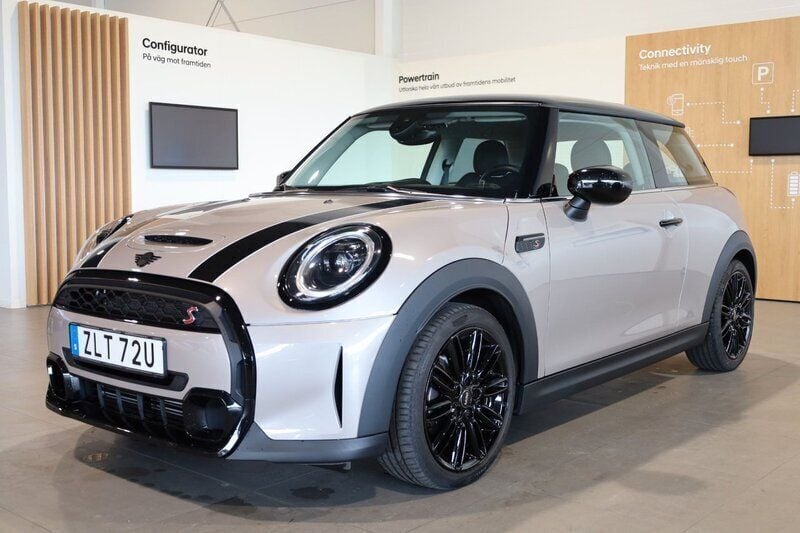 Grå Begagnad 2022 Mini Cooper S Halvkombi | 279 900 kr (Marknadspris) - Bild 1/3