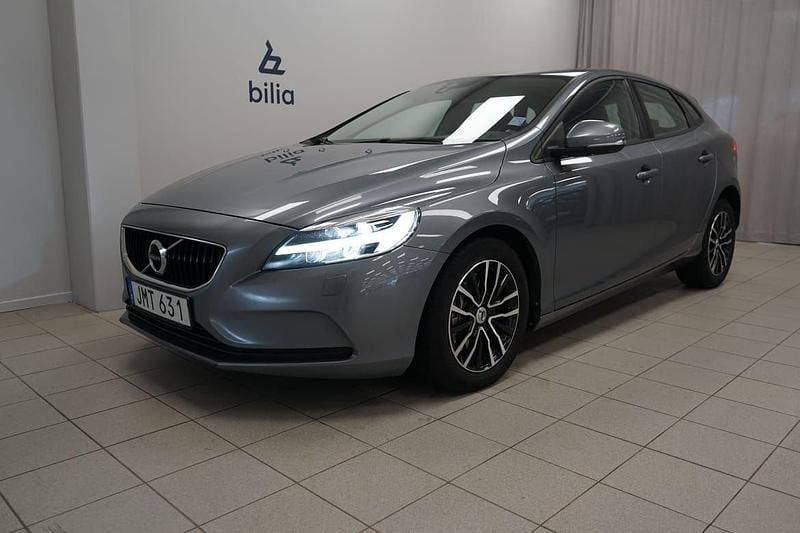 Grå Begagnad 2017 Volvo V40 Business Edition Kombi | 169 000 kr (Marknadspris) - Bild 1/3