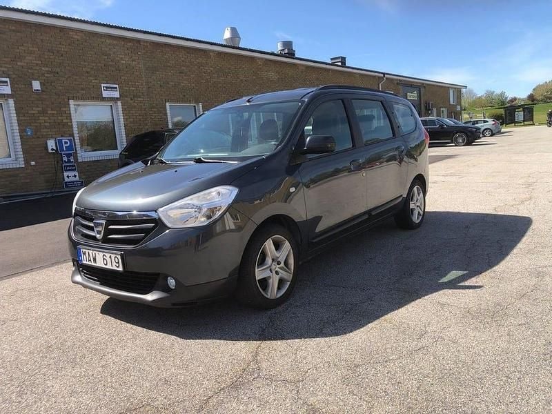 Mörkgrå (grå) Begagnad 2013 Dacia Lodgy Minibuss | 23 000 kr - Bild 1/4