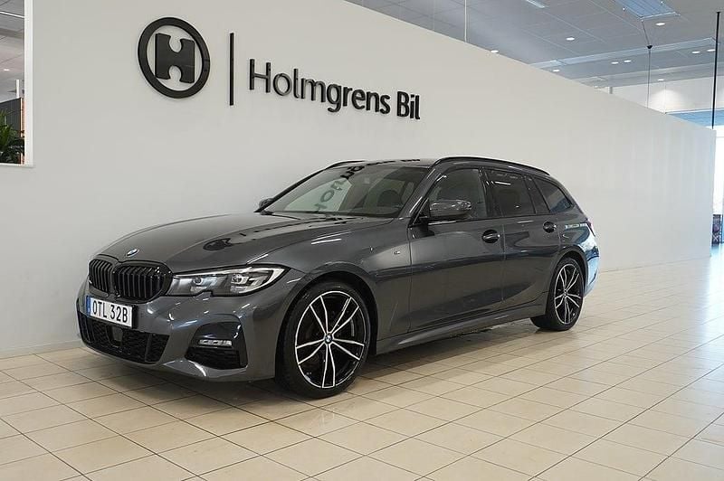 Grå Begagnad 2021 BMW 320 M Sport Kombi | 345 900 kr (Marknadspris) - Bild 1/4