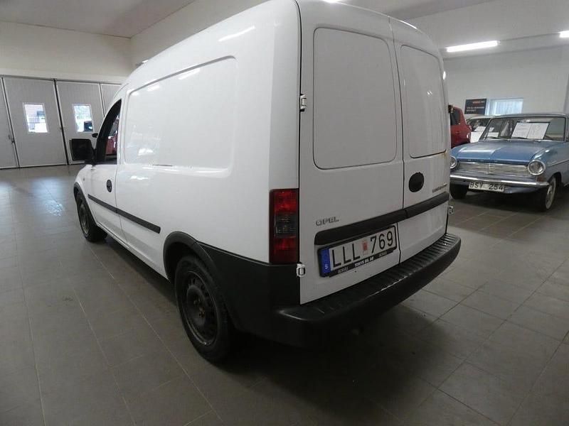Begagnad Opel Combo 75 HK (55 kW) 2008 Vit Minibuss