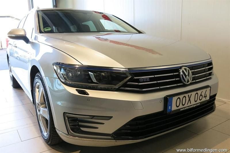 Begagnad VW Passat GTE 115 HK (84 kW) 2019 Silver samma som bilen Kombi
