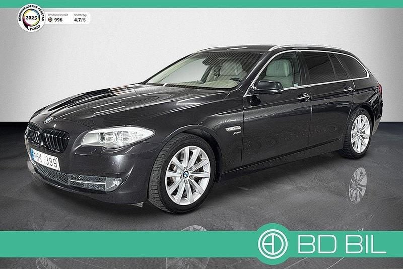 Grå (gråmetallic) Begagnad 2012 BMW 525 Sport Line Kombi | 144 900 kr (Marknadspris) - Bild 1/3