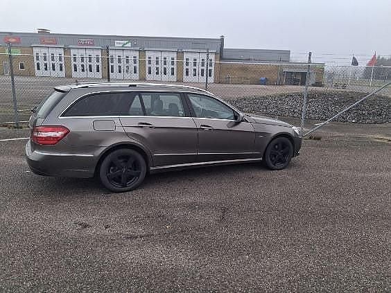 Grå Begagnad 2010 Mercedes E220 Avantgarde Kombi | 99 000 kr (Bra pris) - Bild 1/3