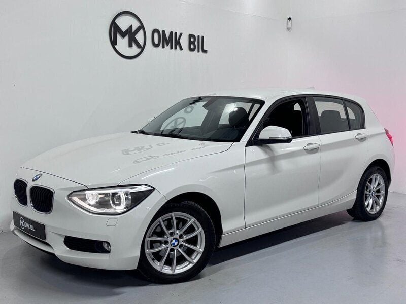 Vit Begagnad 2013 BMW 116 Halvkombi | 109 900 kr (Marknadspris) - Bild 1/4