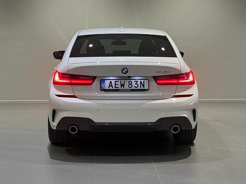 Begagnad BMW 330e Comfort Edition 184 HK (135 kW) 2021 Vit Sedan