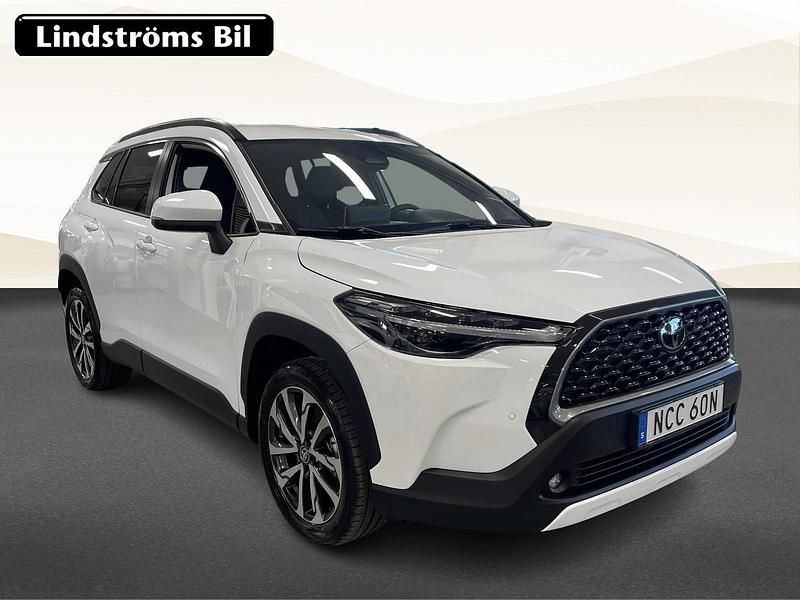 Begagnad Toyota Corolla Cross Style 141 HK (103 kW) 2024 Vit SUV