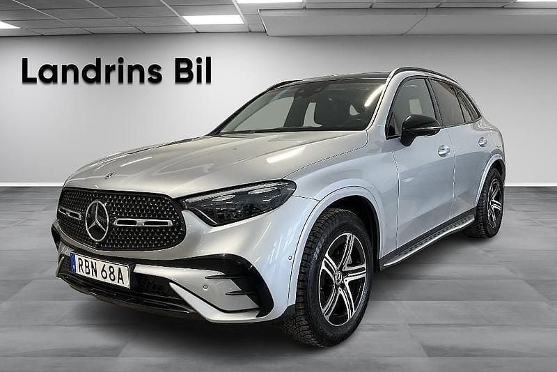 Begagnad Mercedes GLC300e AMG line 197 HK (144 kW) 2024 Silver SUV
