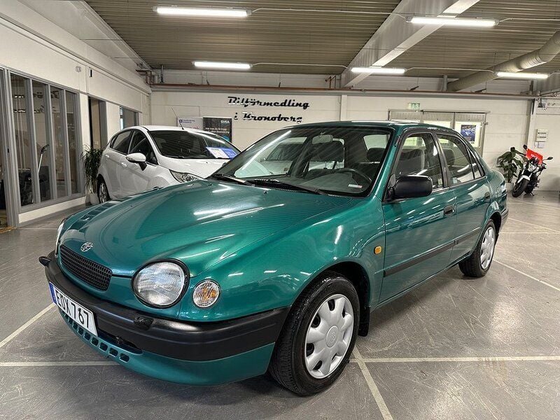 Grön Begagnad 1998 Toyota Corolla Sedan | 29 900 kr - Bild 1/4