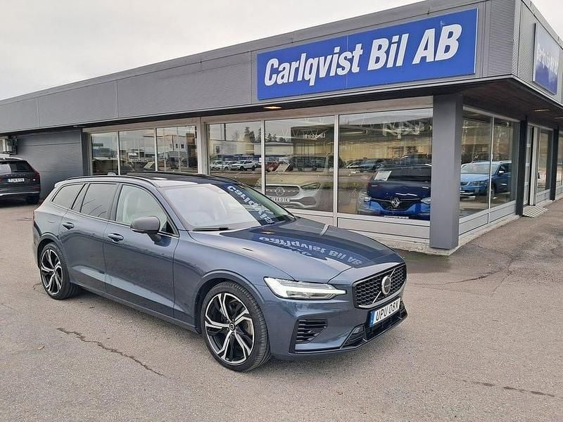 Denimblå metallic Begagnad 2023 Volvo V60 Plus Kombi | 455 000 kr (Dyr) - Bild 1/4