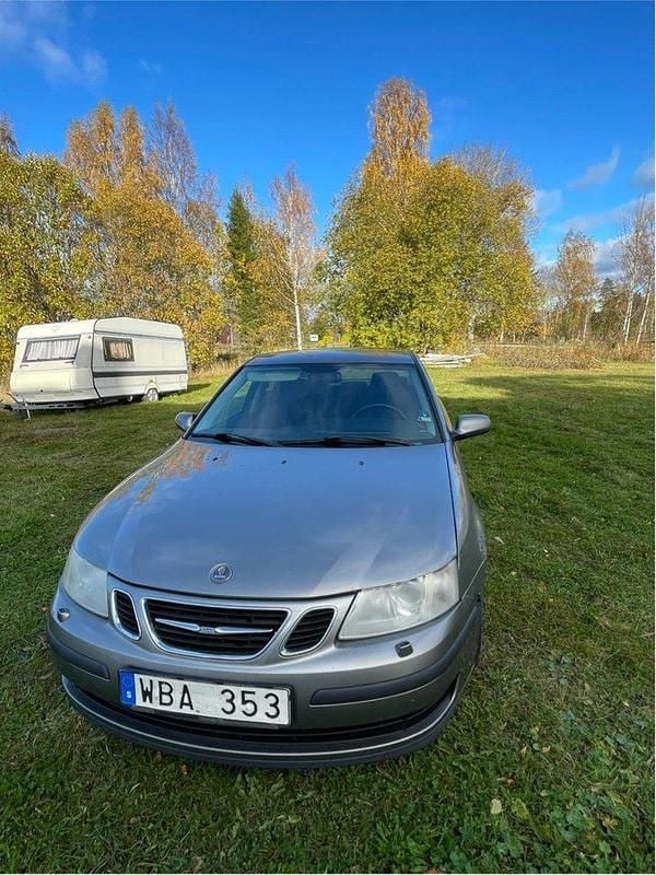 Grå Begagnad 2004 Saab 9-3 Linear Sedan | 7 000 kr (Superpris) - Bild 1/4