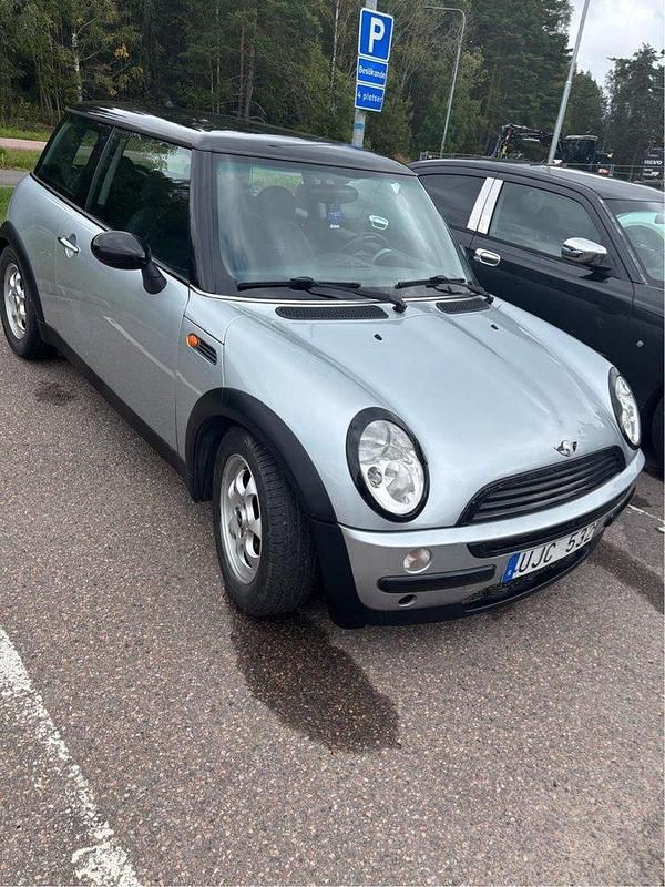 Grå Begagnad 2004 Mini Cooper Halvkombi | 29 500 kr (Lite dyr) - Bild 1/4