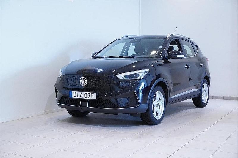Svart Begagnad 2022 MG ZS Luxury Sedan | 229 900 kr (Superpris) - Bild 1/4