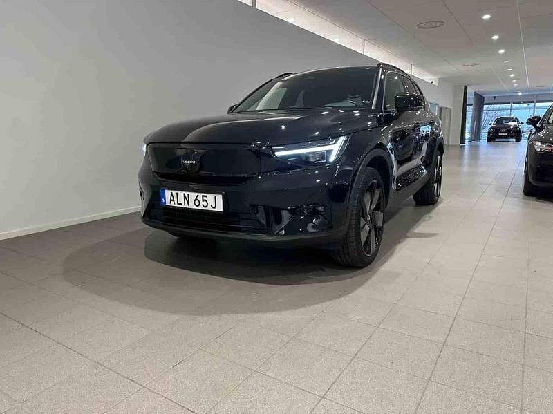 Begagnad Volvo EX40 Performance 325 kW (442 HK) 2025 Svart SUV