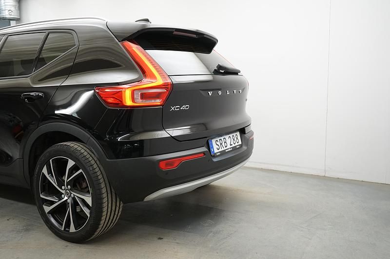Begagnad Volvo XC40 Momentum 250 HK (183 kW) 2018 Svart SUV