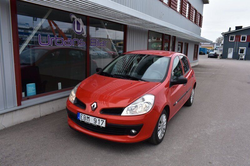 Mörkröd Begagnad 2006 Renault Clio II Halvkombi | 34 900 kr (Marknadspris) - Bild 1/4