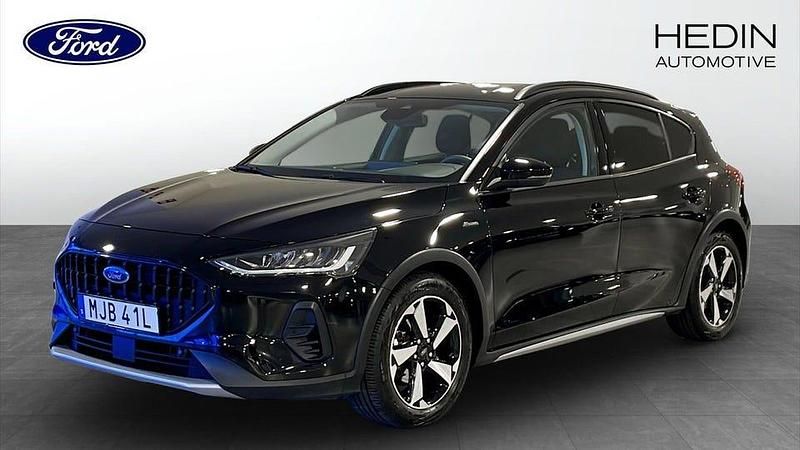 Svart Begagnad 2022 Ford Focus Active Halvkombi | 204 900 kr (Marknadspris) - Bild 1/4
