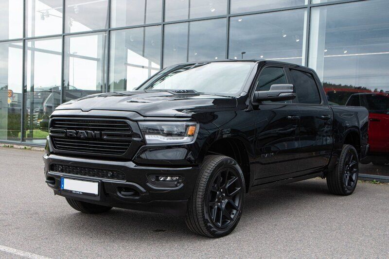 Svart Ny 2024 Dodge Ram SE Pickup | 1 061 250 kr (Marknadspris) - Bild 1/4