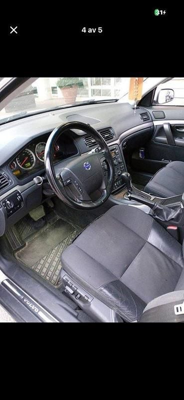 Silver Begagnad 2005 Volvo S80 Momentum Sedan | 20 000 kr (Marknadspris) - Bild 1/4