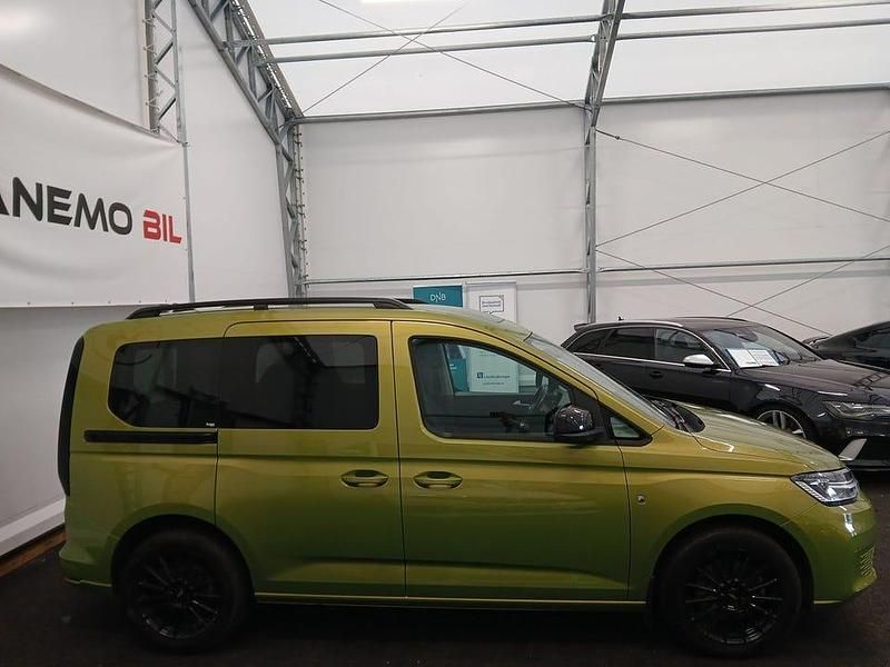 Begagnad VW Caddy Life 124 HK (91 kW) 2023 Grön Minibuss