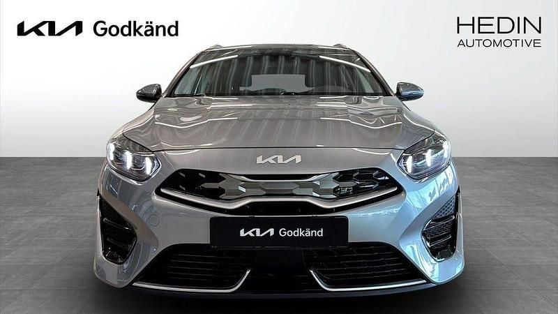 Begagnad Kia Ceed 141 HK (103 kW) 2024 Grå Halvkombi
