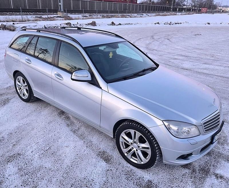 Begagnad Mercedes C180 Classic 156 HK (114 kW) 2007 Silver Kombi