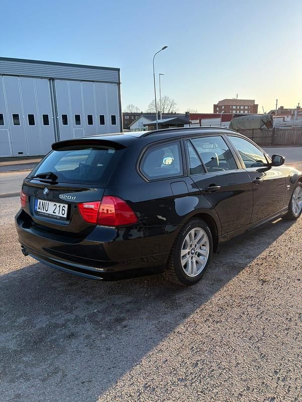 Begagnad BMW 320 184 HK (135 kW) 2012 Kombi