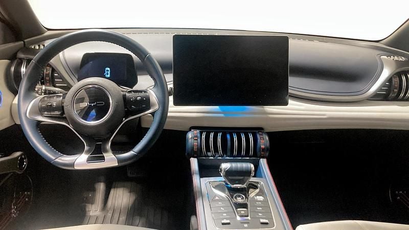 Begagnad BYD Atto 3 Design 150 kW (204 HK) 2022 Vit SUV