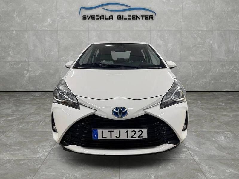 Begagnad Toyota Yaris Hybrid Active 101 HK (74 kW) 2018 Vit Halvkombi