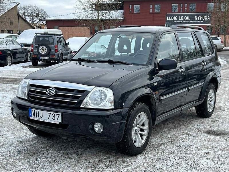 Svart Begagnad 2004 Suzuki Grand Vitara Sedan | 49 900 kr - Bild 1/4