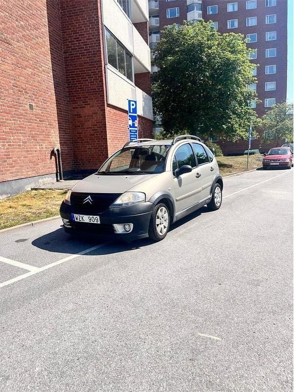 Brun Begagnad 2006 Citroën C3 Halvkombi | 17 000 kr (Marknadspris) - Bild 1/4