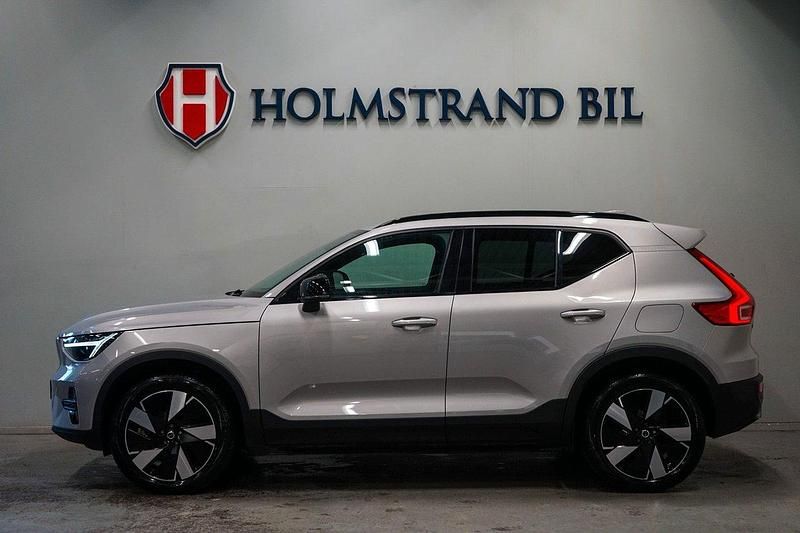 Silver Begagnad 2024 Volvo XC40 Core SUV | 384 900 kr (Bra pris) - Bild 1/4
