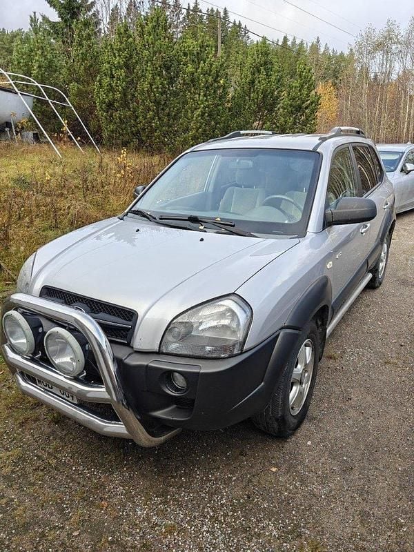 Silver Begagnad 2005 Hyundai Tucson SUV | 26 000 kr (Superpris) - Bild 1/4