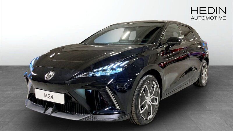 Svart (black) Begagnad 2023 MG MG4 EV Luxury Halvkombi | 349 990 kr (Marknadspris) - Bild 1/4
