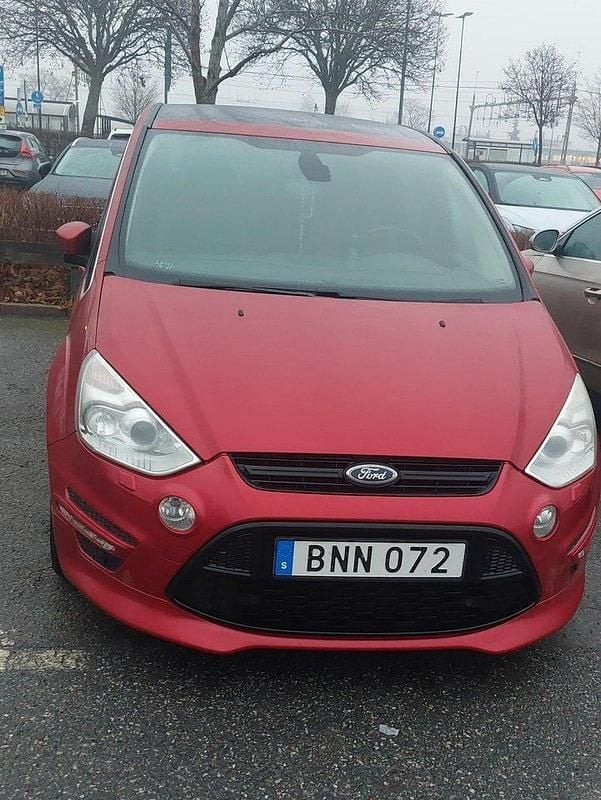 Röd Begagnad 2014 Ford S-MAX Business Edition Minibuss | 80 000 kr (Superpris) - Bild 1/1