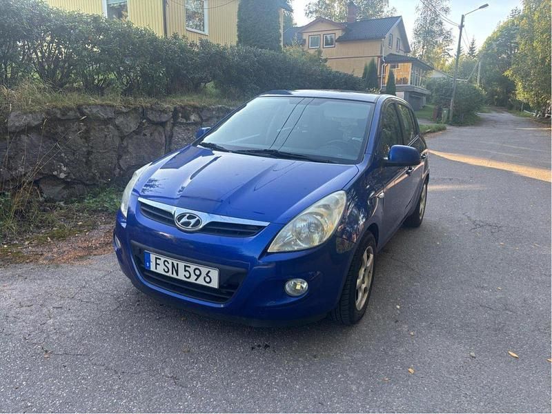 Blå Begagnad 2009 Hyundai i20 Premium Halvkombi | 34 900 kr (Marknadspris) - Bild 1/4