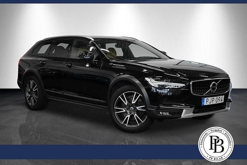 Svart Begagnad 2017 Volvo V90 CC Inscription Kombi | 349 900 kr (Marknadspris) - Bild 1/3