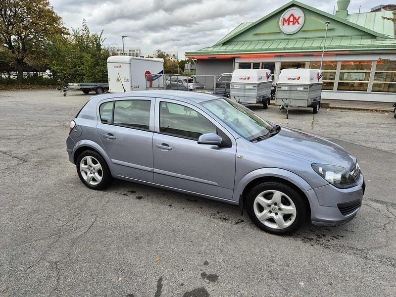 Grå Begagnad 2007 Opel Astra Halvkombi | 35 000 kr (Marknadspris) - Bild 1/4
