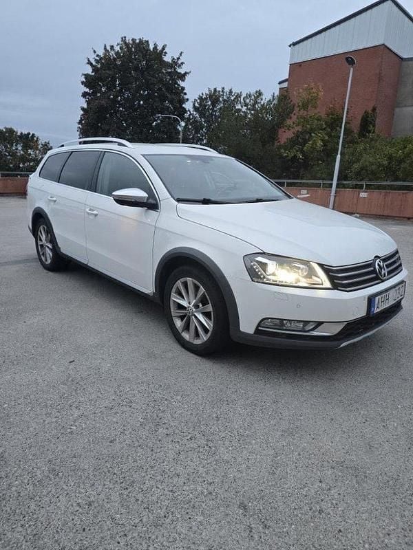 Vit Begagnad 2014 VW Passat Alltrack Kombi | 89 000 kr (Lite dyr) - Bild 1/4