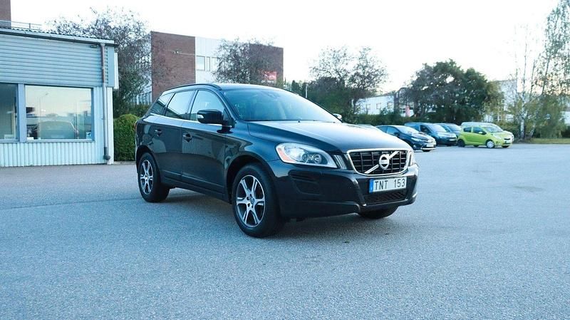 Svart Begagnad 2013 Volvo XC60 Momentum SUV | 94 700 kr (Bra pris) - Bild 1/4